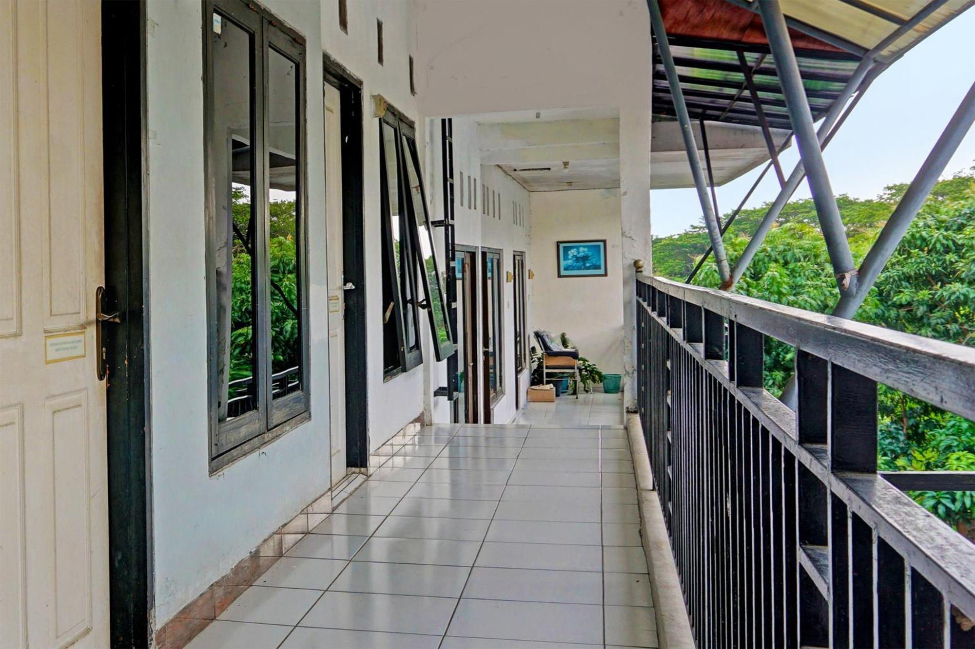 Hotel Oyo Life 91896 Kost Bu Dewi Syariah Pasuruan Exteriér fotografie