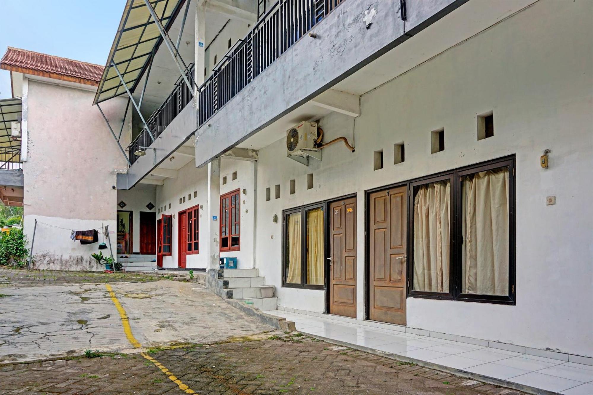 Hotel Oyo Life 91896 Kost Bu Dewi Syariah Pasuruan Exteriér fotografie