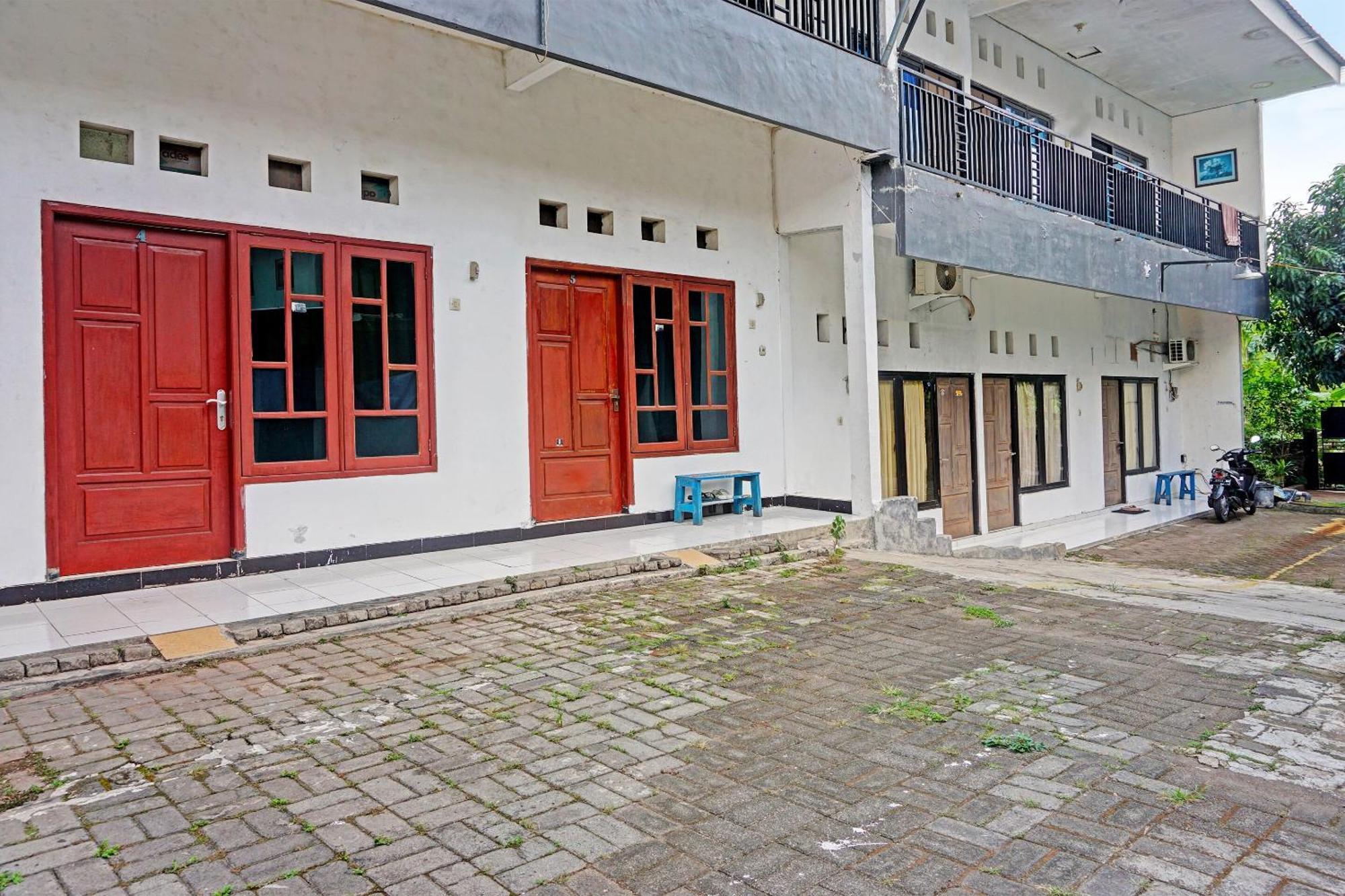 Hotel Oyo Life 91896 Kost Bu Dewi Syariah Pasuruan Exteriér fotografie