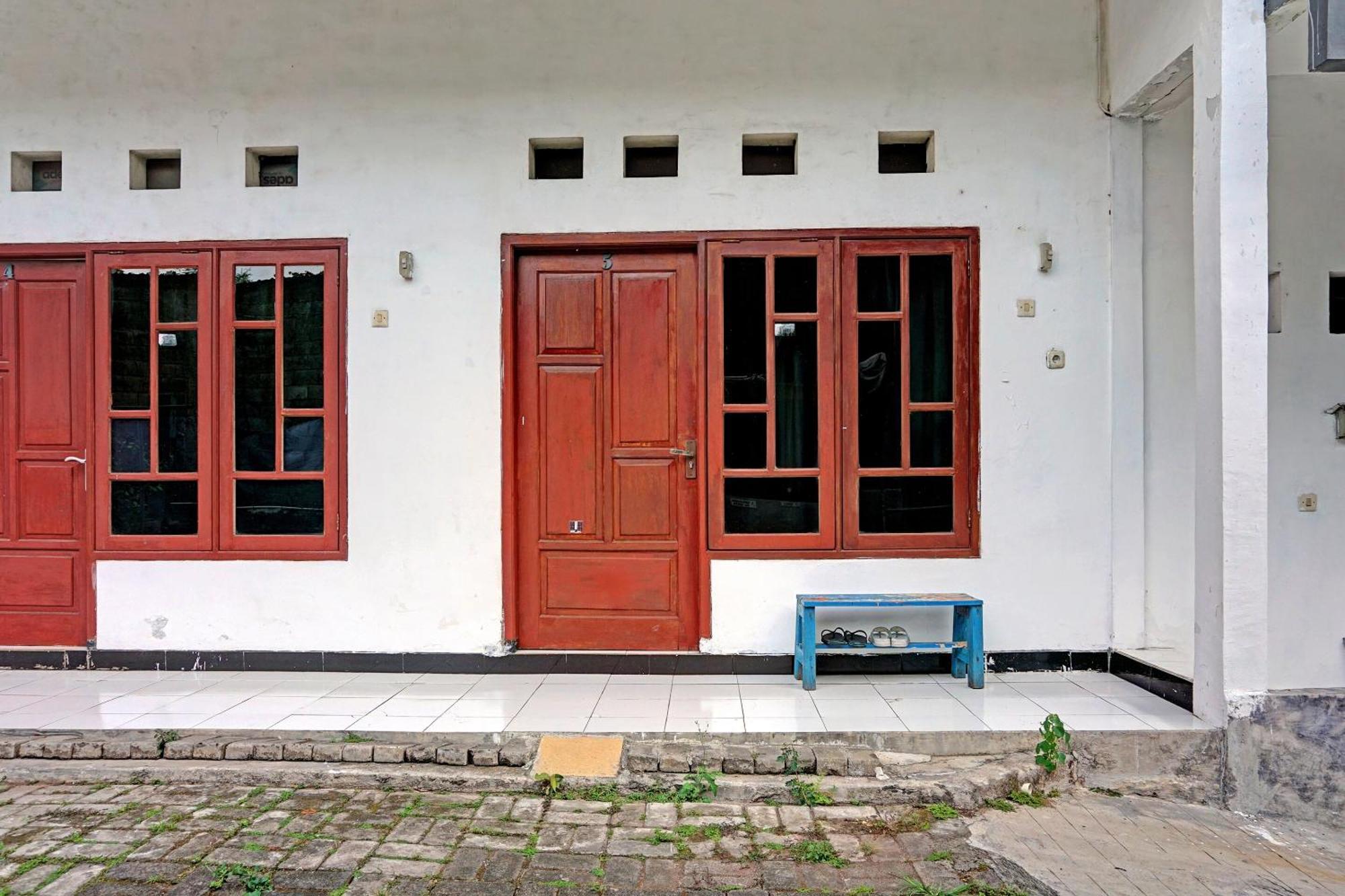 Hotel Oyo Life 91896 Kost Bu Dewi Syariah Pasuruan Exteriér fotografie